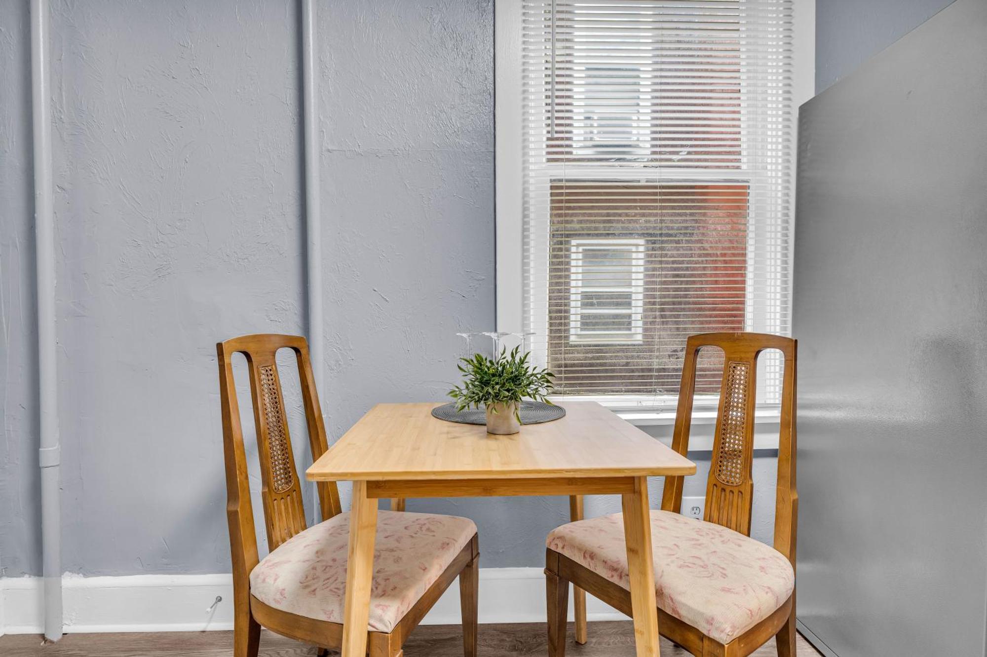 Historic Cozy Haven In Little Italy Apartment Cleveland Exterior photo