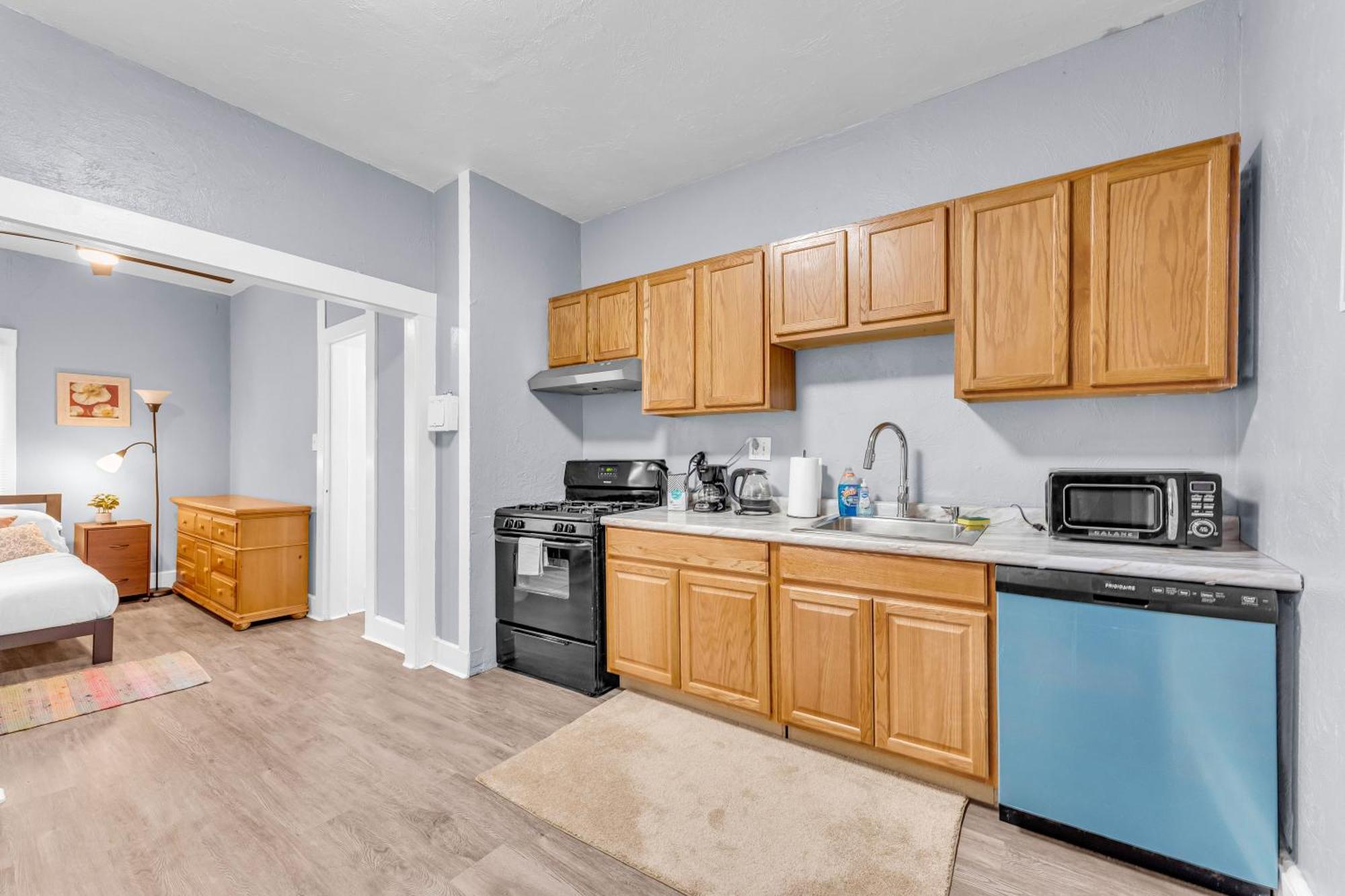 Historic Cozy Haven In Little Italy Apartment Cleveland Exterior photo