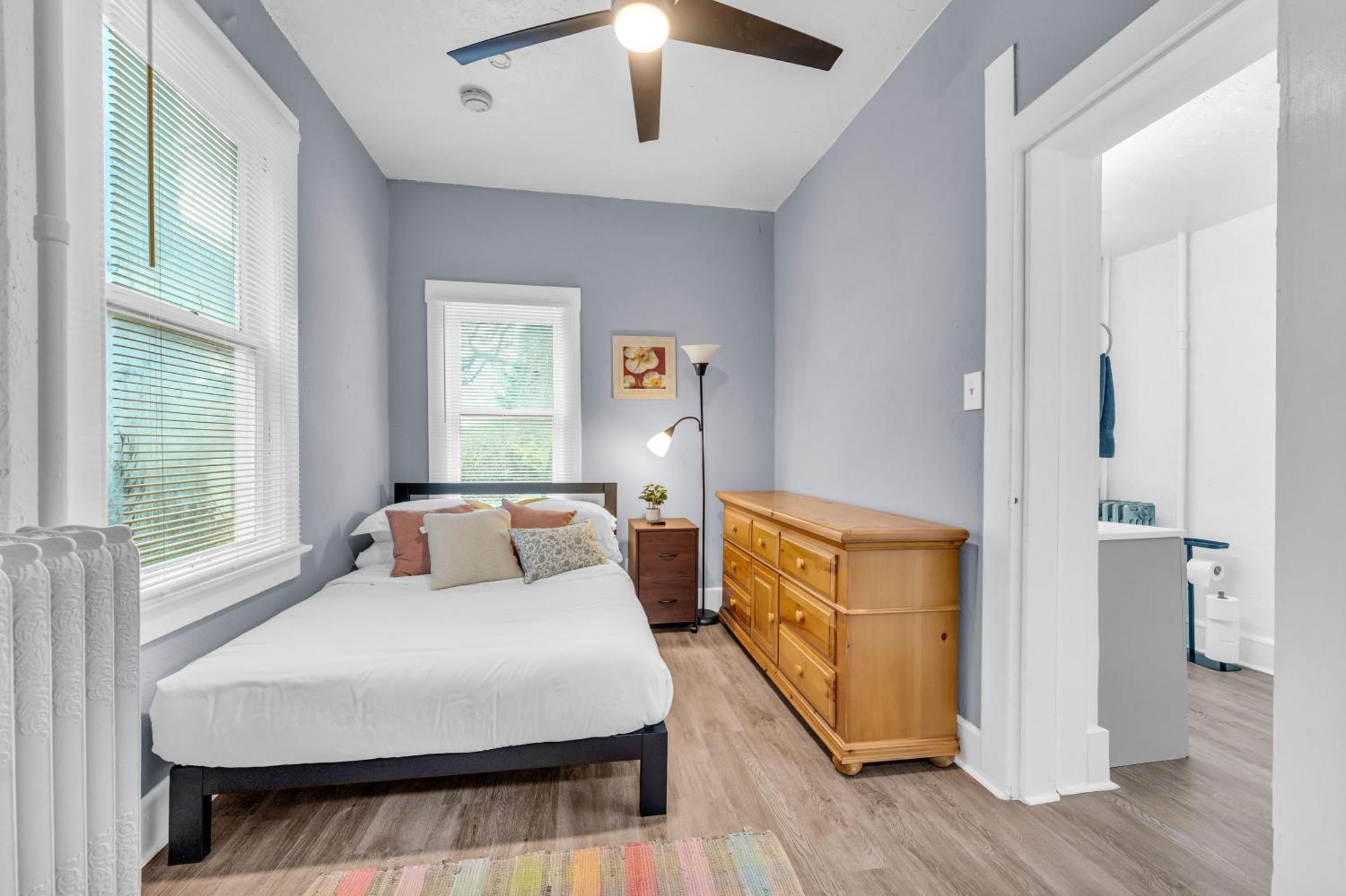 Historic Cozy Haven In Little Italy Apartment Cleveland Exterior photo